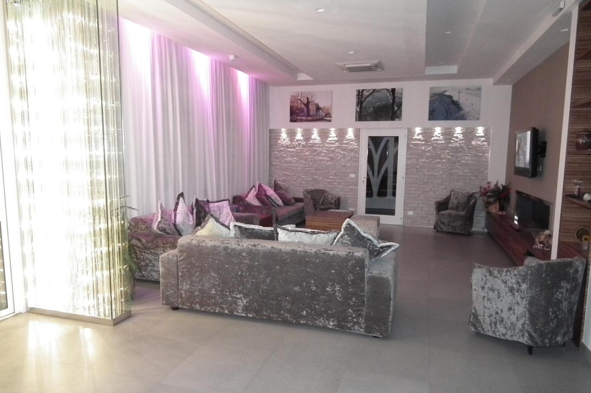 Hotel Montepizzo Lizzano in Belvedere Kültér fotó